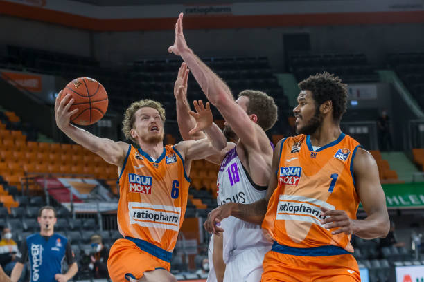 与年轻搭档 与年轻搭档